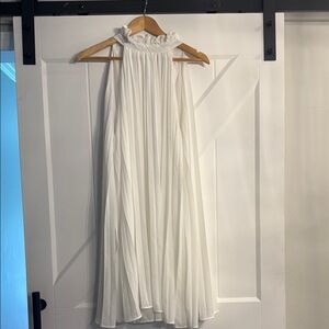 Elegant White Sleeveless Dress